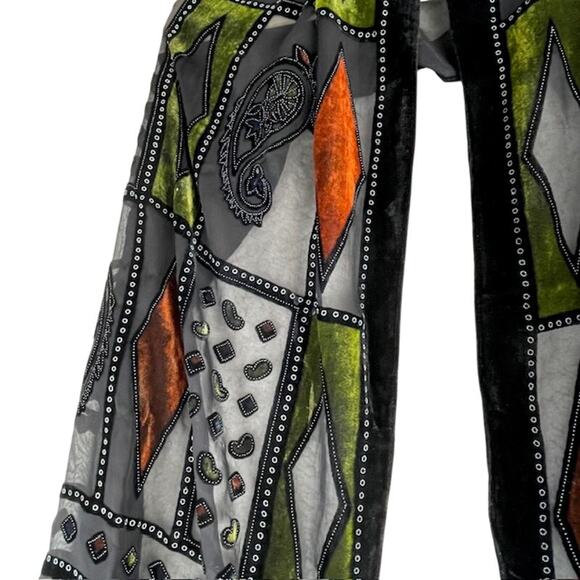 Besarani London vintage women's shawl/wrap scarf. - Picture 2 of 14